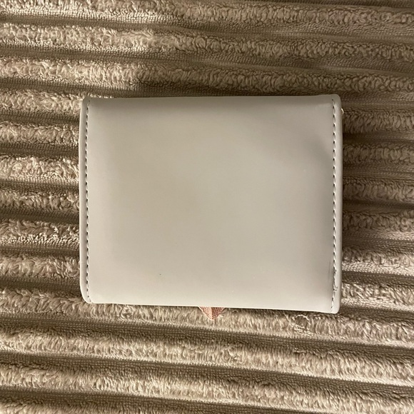 Light Gray and Pink Wallet NWOT - Picture 3 of 5